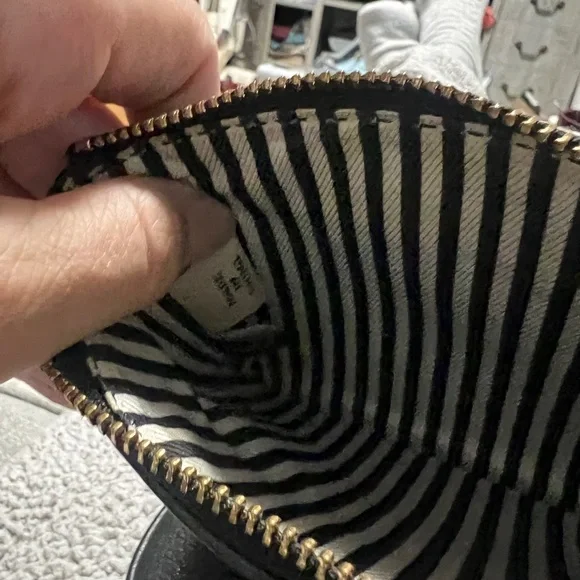 Kate Spade unused NY Cobble Hill Bee Black Pebble Leather Wristlet - Picture 5 of 5